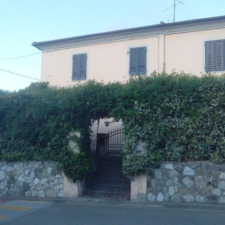ホテル Terre Di Creta...Per Sognare Pomaia エクステリア 写真