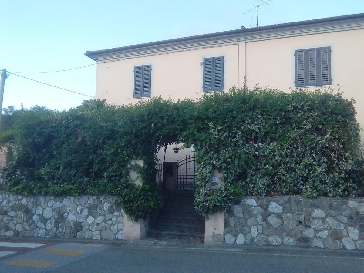 ホテル Terre Di Creta...Per Sognare Pomaia エクステリア 写真